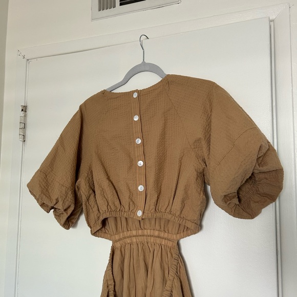 Madewell Seersucker Cut Out Midi Dress with Puff Sleeves in Tan - Picture 7 of 10